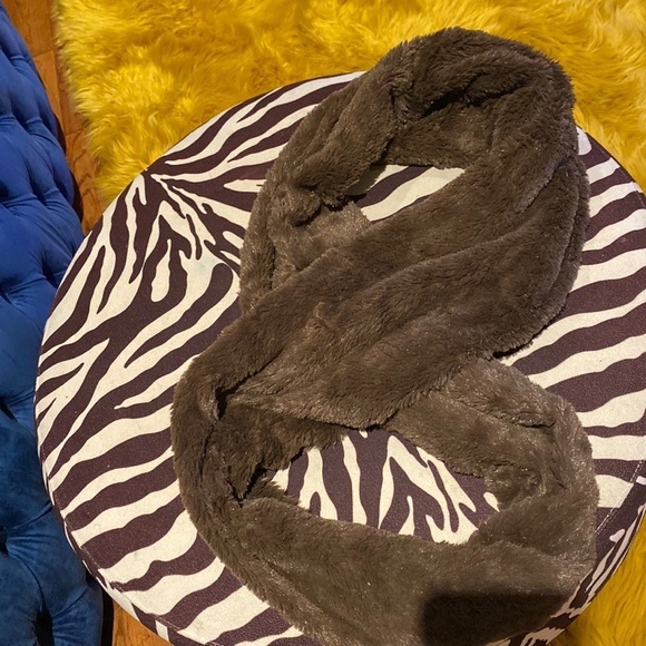 Vintage Accessories - Vintage coffe brown faux fur round scarf